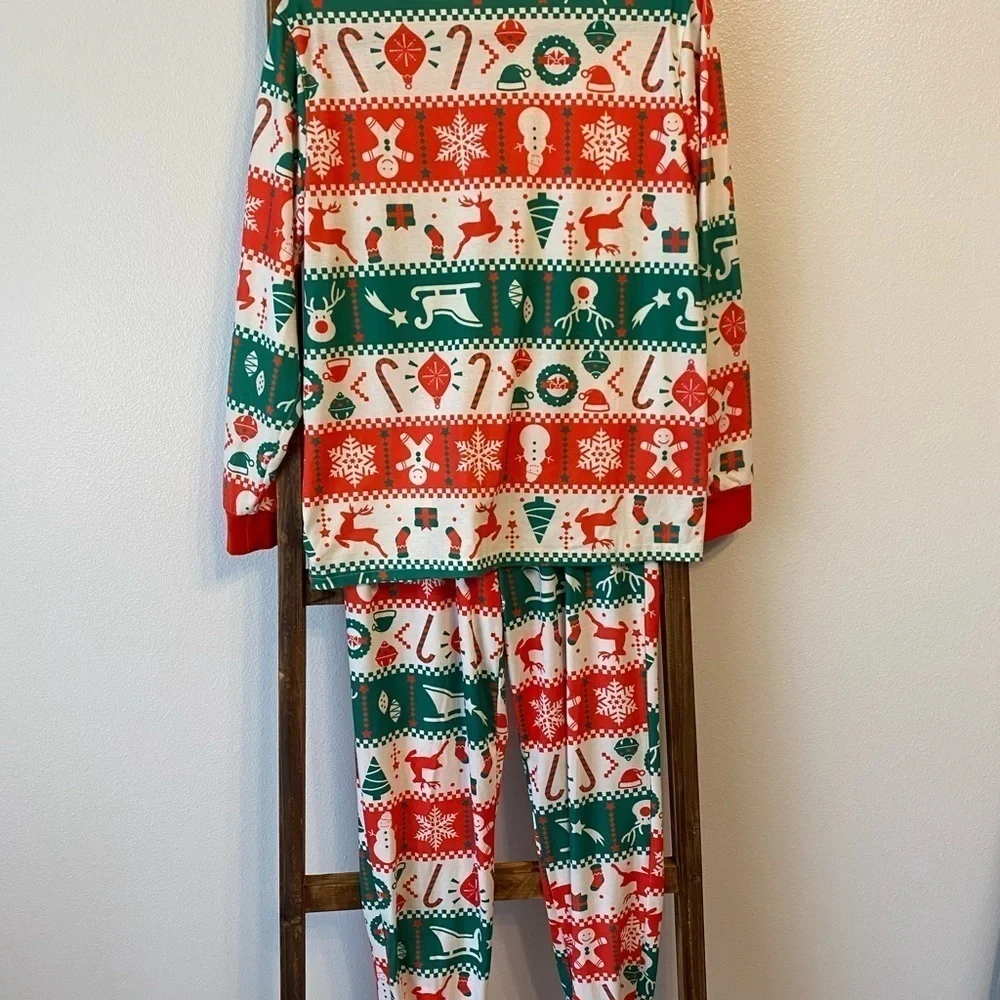 PATPAT 2 piece Christmas Pajamas Size Large EUC - Picture 4 of 8